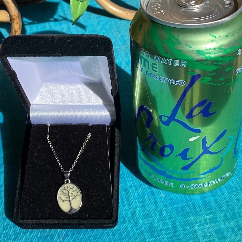 Tree of life pendant on an 18" chain - Picture 4 of 4